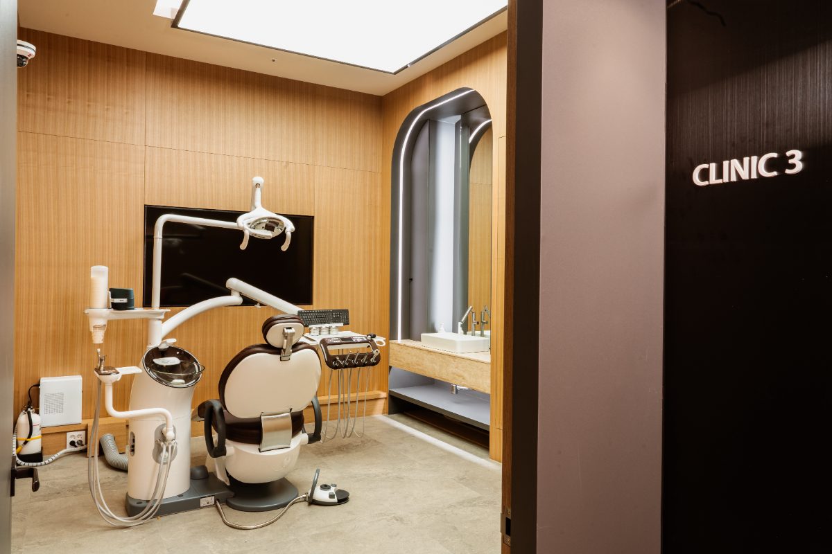 Treatment room at Heal Dental Hospital, Seoul